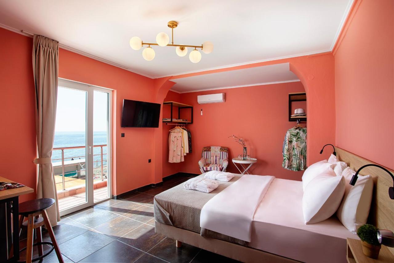Conte Cristo Suites Paralía Esterno foto