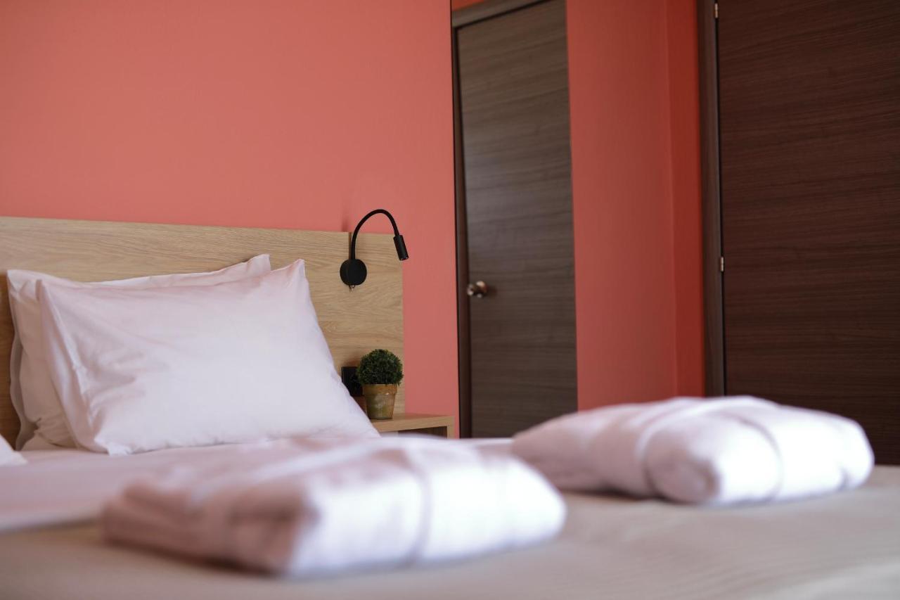 Conte Cristo Suites Paralía Esterno foto