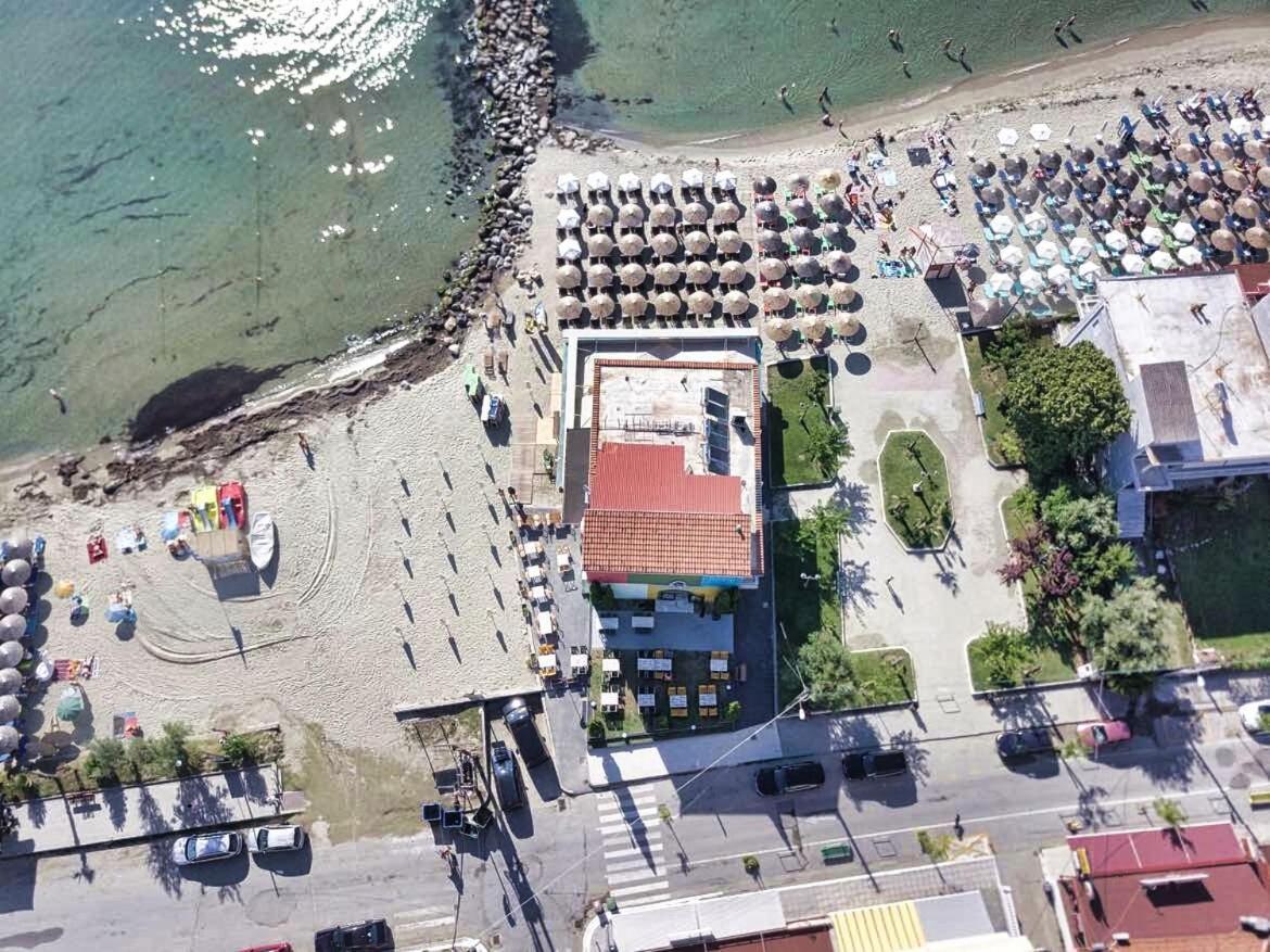 Conte Cristo Suites Paralía Esterno foto